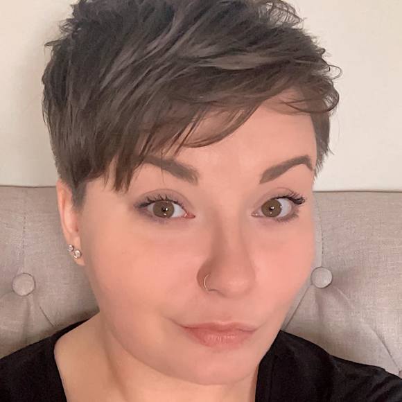 Danielle Drozdek - Poshmark Profile Picture of Danielle Drozdek (@dani0221) on Poshmark