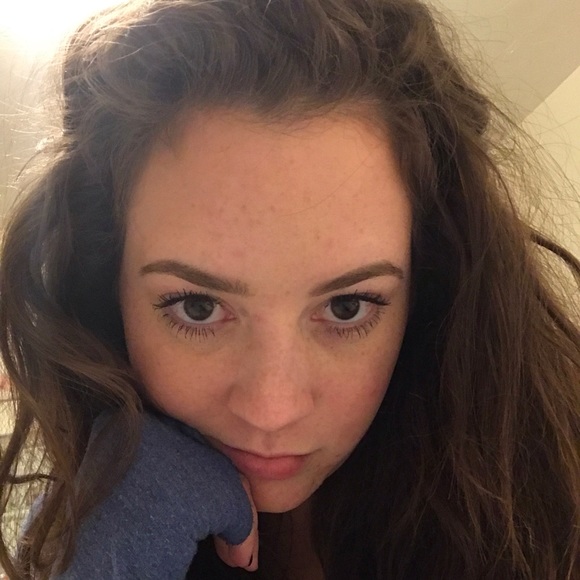 Profile Picture of Issy Kennedy (@issykennedy) on Poshmark