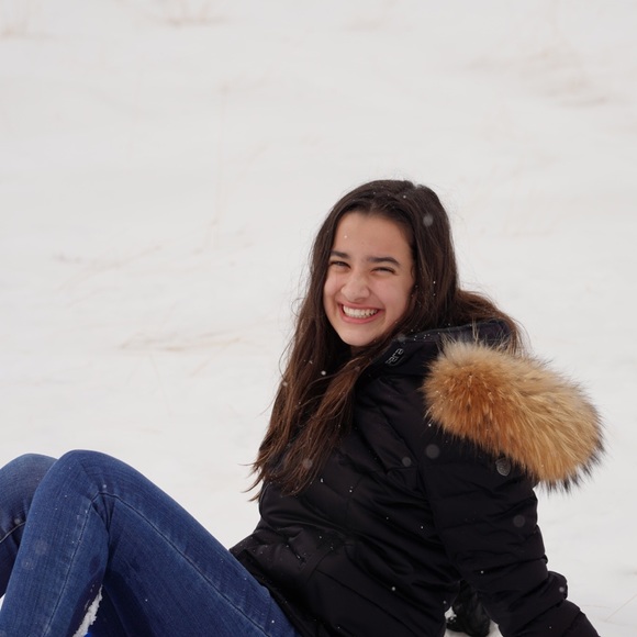 Profile Picture of Ava Fratello (@avafratello) on Poshmark