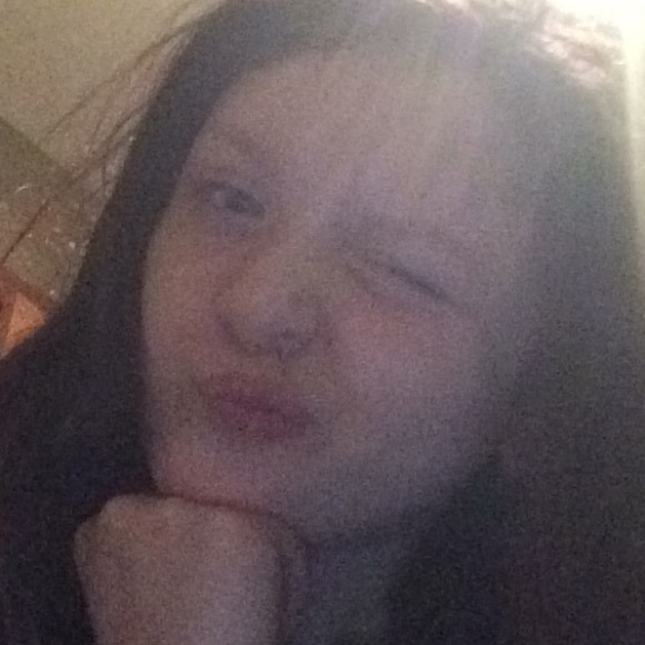 Profile Picture of Natalia Cisneroz (@poops1218) on Poshmark