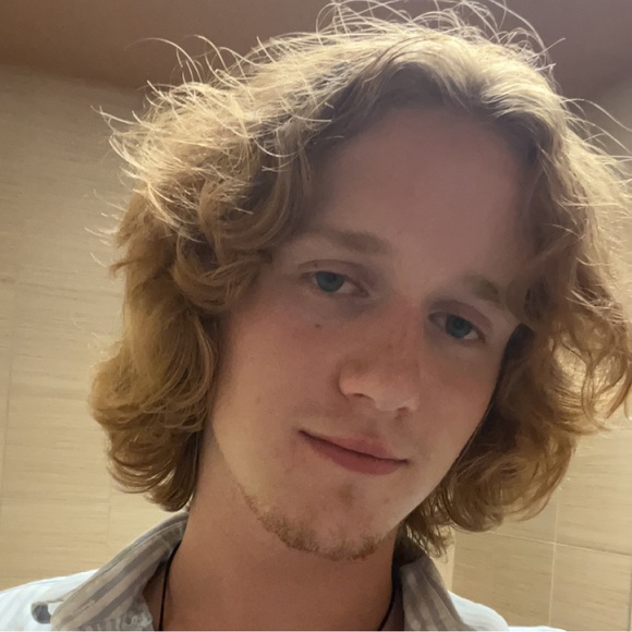 Andrew Dugas - Poshmark Profile Picture of Andrew Dugas (@andrew_dugas) on Poshmark