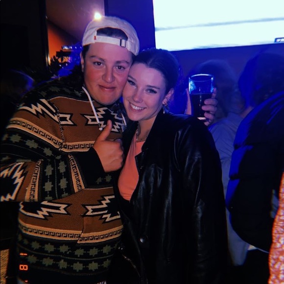 Hayley Brasser - Poshmark Profile Picture of Hayley Brasser (@hayleybrasser) on Poshmark