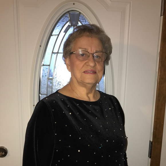 Profile Picture of Ruth Watson (@ruddietootie) on Poshmark