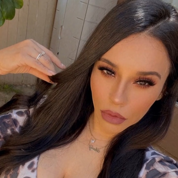 Profile Picture of Yvonne Romero (@yvonneromero261) on Poshmark