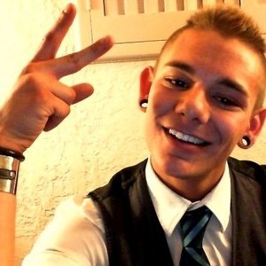 Profile Picture of Daniel Roberts (@live-creative-art-dr) on Myspace