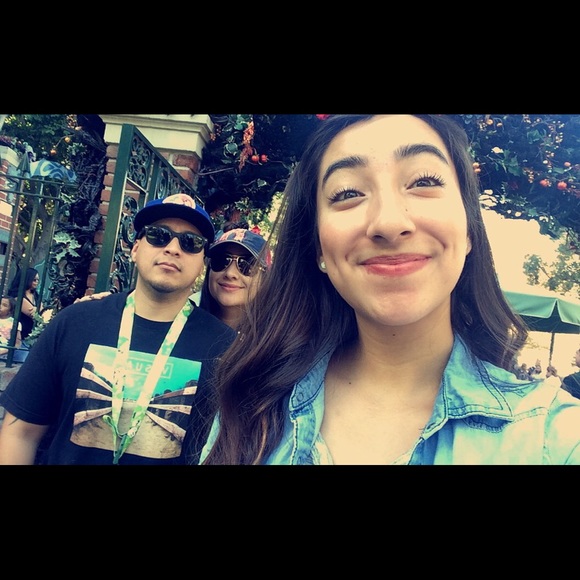Profile Picture of Breanna Rodriguez (@breeliz12) on Poshmark