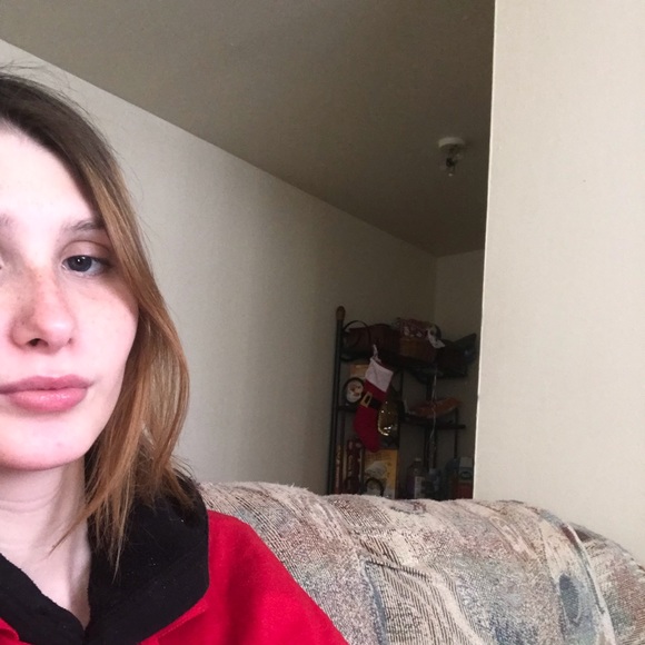 Profile Picture of Adrianna Carter (@adrianna6996) on Poshmark