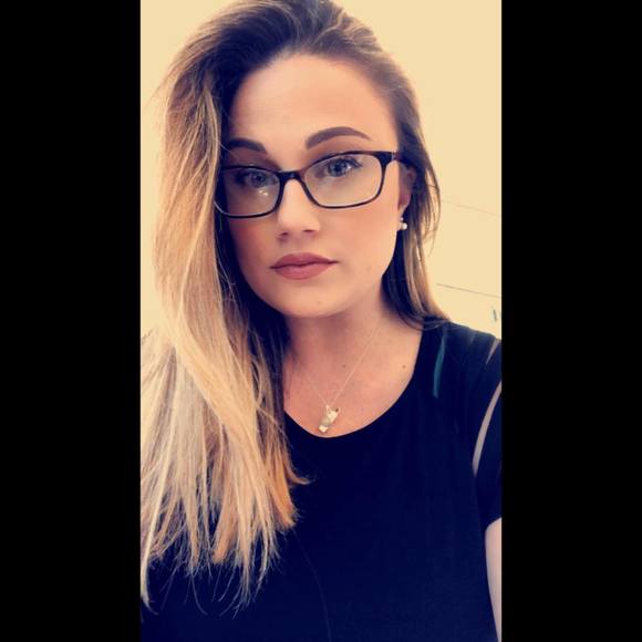 Profile Picture of Kami Hebert (@kamibrooke3) on Poshmark