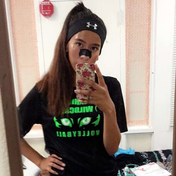 Profile Picture of Selena Alapai (@nalabuu) on Poshmark