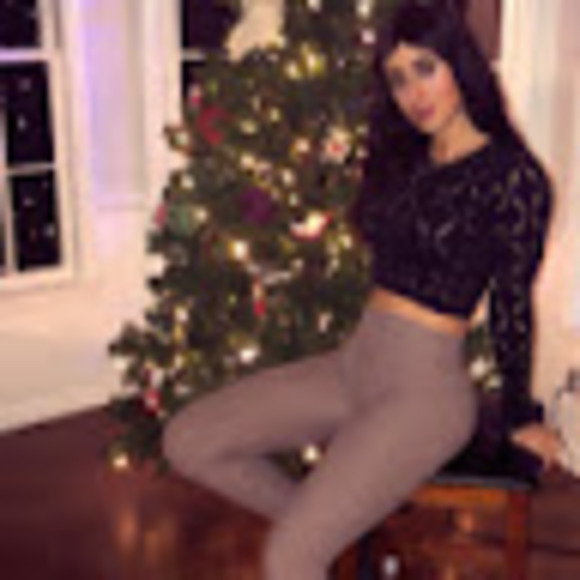 Profile Picture of Nina Sharafeldin (@ninasharafeldin) on Poshmark