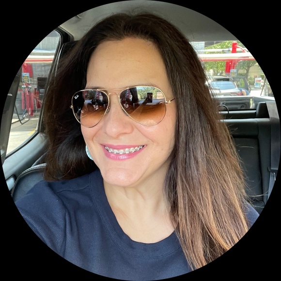 Profile Picture of Crystalle Battistoni (@cbatt929) on Poshmark