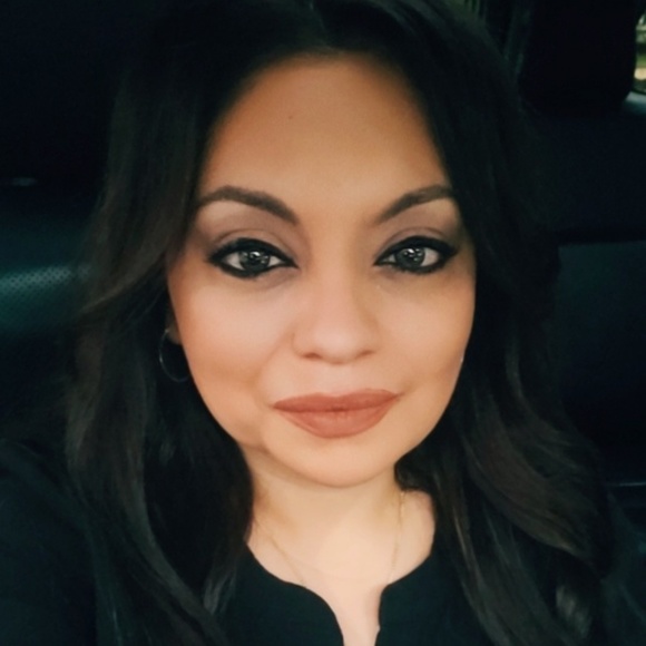 Profile Picture of Lorraine Acosta (@lorrainea25) on Poshmark