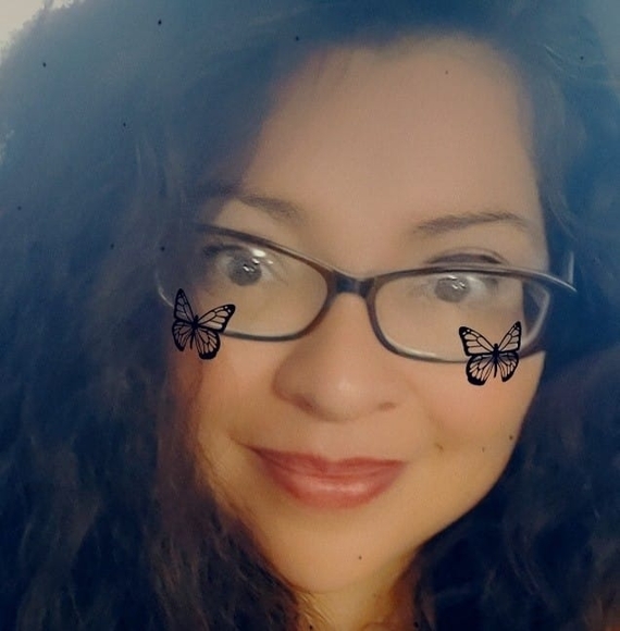 Profile Picture of Adrianna Medina (@amangelsinger) on Poshmark