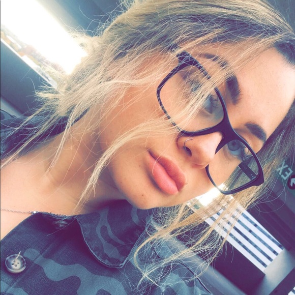 Profile Picture of Demetria Eiger (@demeeiger16) on Poshmark