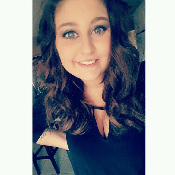 Profile Picture of Sarah Kalthoff (@sarahkalthoff) on Poshmark