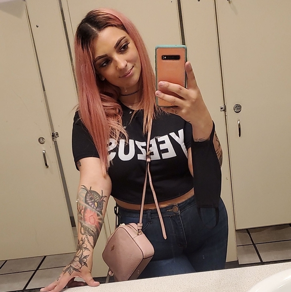 Profile Picture of Crystal Reese (@crystalreese88) on Poshmark
