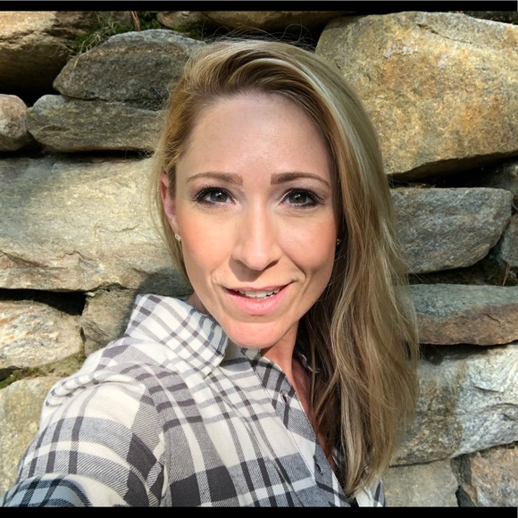 Profile Picture of Jennifer Ketchmark (@jketchmark) on Poshmark