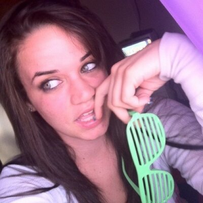 Profile Picture of Ariel Ward (@arielward12) on Twitter
