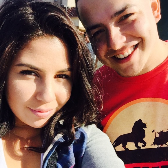 Profile Picture of Danielle Boyer (@boyerdanielle) on Poshmark