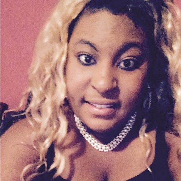 Profile Picture of Carreen Sejour (@carreenj) on Poshmark