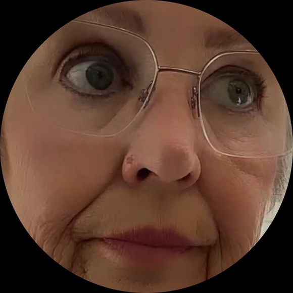 Profile Picture of Beth Mcfarling (@bmcfarling) on Poshmark