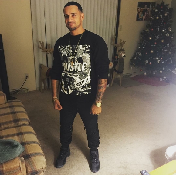 Profile Picture of Hector Luis (@hectorluis301) on Poshmark