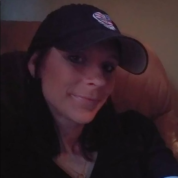 Profile Picture of Cassandra Cunningham (@cassc1982) on Poshmark