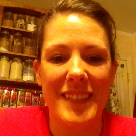 Profile Picture of Laura Shelton (@laura0315) on Poshmark