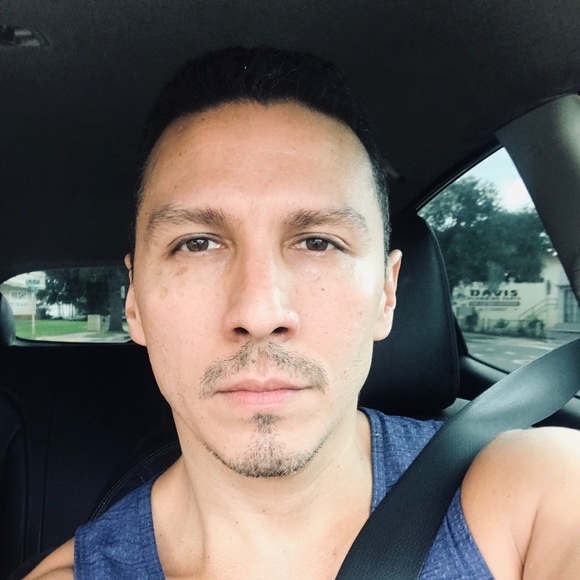 Profile Picture of Fabrizio Lopez (@fabrizio_lopez) on Poshmark