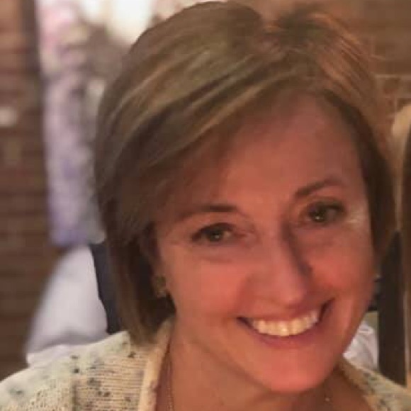 Profile Picture of Penny Scott (@pennyscott28) on Poshmark