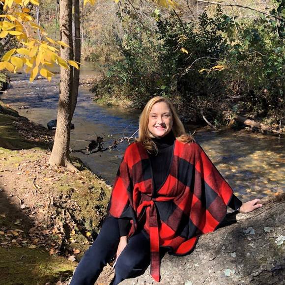 Profile Picture of Mary Lamond (@mglamond) on Poshmark