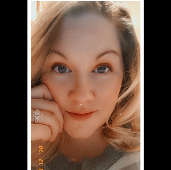 Profile Picture of Sarah Kielczewski (@srahjean) on Poshmark