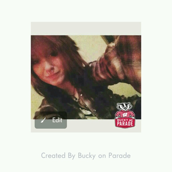 Profile Picture of Sierra Parker (@siapooka) on Poshmark