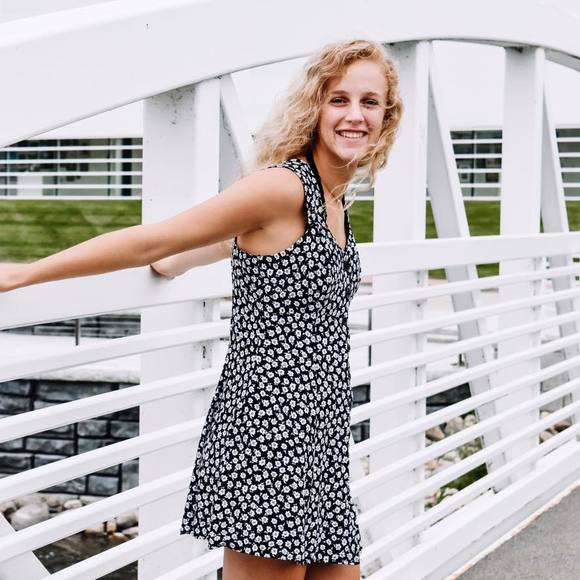 Aubrey Thiede - Poshmark Profile Picture of Aubrey Thiede (@aathiede08) on Poshmark