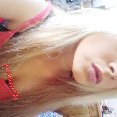 Profile Picture of Julia Marquardt (@Julchenslive) on Twitter