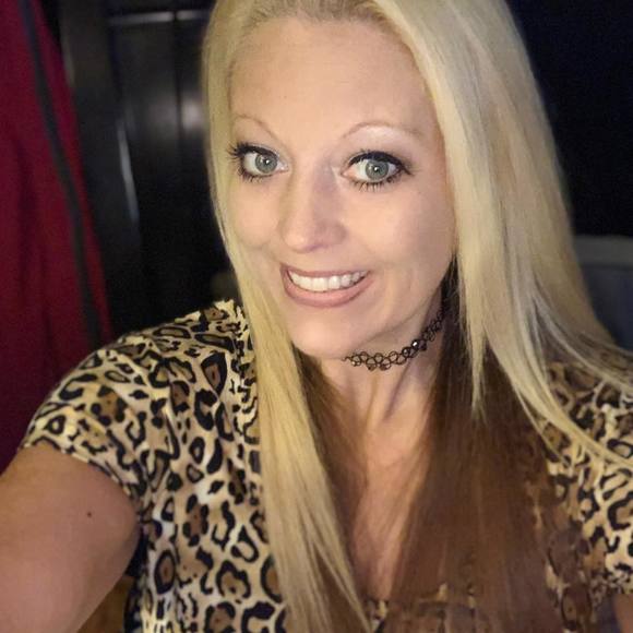 Profile Picture of Ashley Zimmerle (@blueeyedzimm) on Poshmark