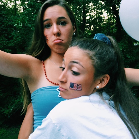 Profile Picture of Emily Bergwall (@emilybergwall) on Poshmark