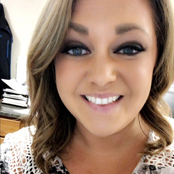 Profile Picture of Sarah Holifield (@sholifield9622) on Poshmark