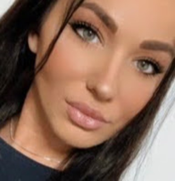 Profile Picture of Sonia Kempinski (@soniake) on Poshmark