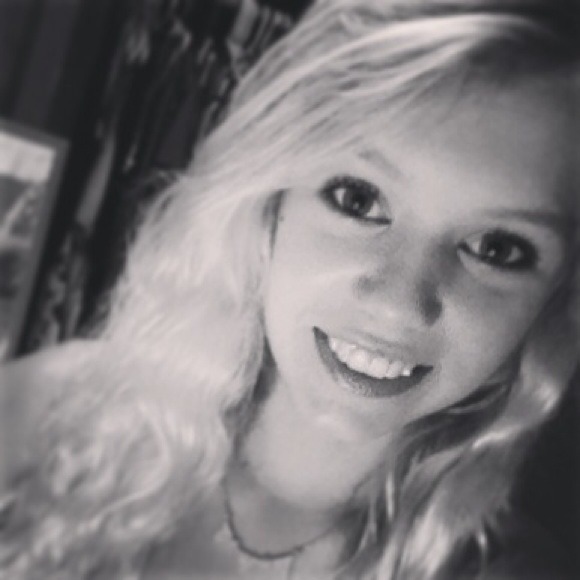 Profile Picture of Amanda Torok (@lilt908) on Poshmark