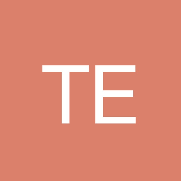 Profile Picture of Teya Enoch (@bxtey) on Poshmark