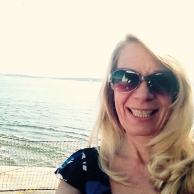 Profile Picture of Vicki B. (@VickiBeardemphl) on Twitter