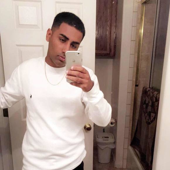 Profile Picture of Abhi Singh (@abhisingh1835) on Poshmark