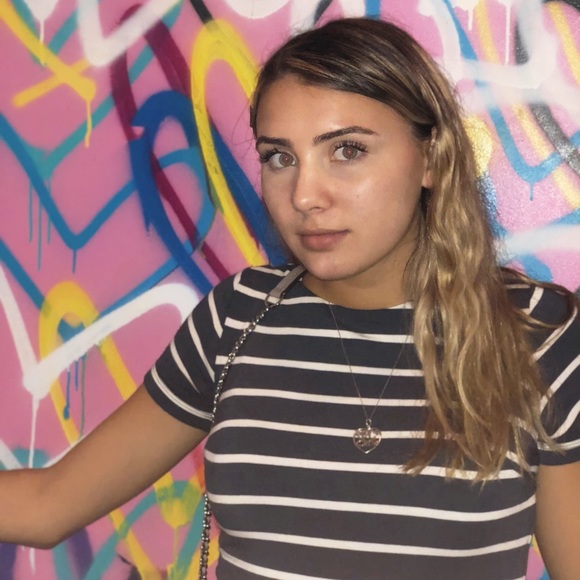 Profile Picture of Mallory Eichinger (@mallorye27) on Poshmark