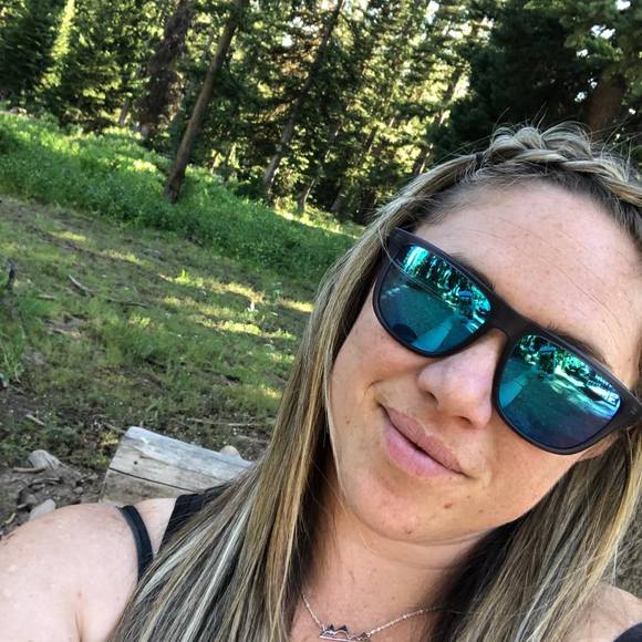 Profile Picture of Dannie Cooper (@dcooper1011) on Poshmark