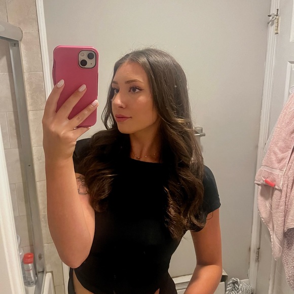 Profile Picture of Samantha Stainer (@samanthastainer) on Poshmark