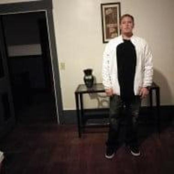 Profile Picture of Danny Noe (@dannynoe0723) on Poshmark
