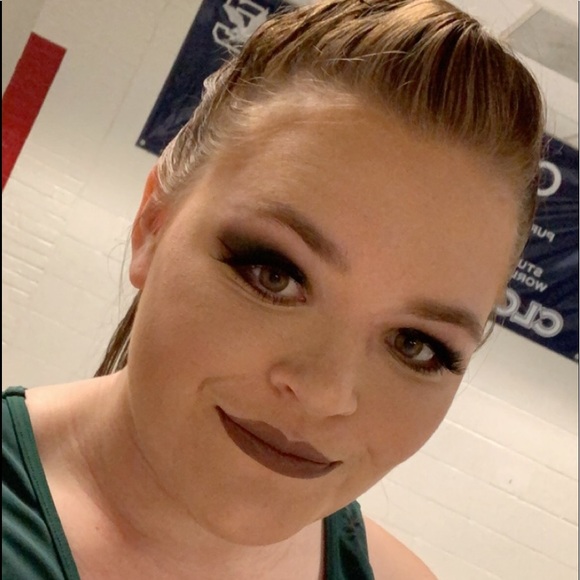 Profile Picture of Rhiannon Dalosto (@rhiannondalosto) on Poshmark
