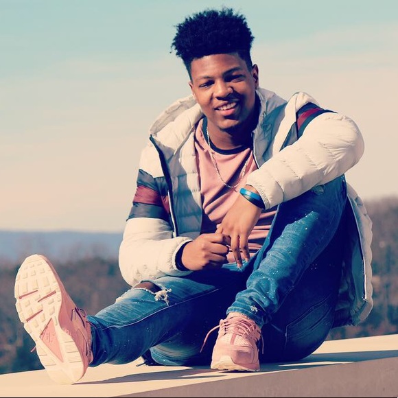 Profile Picture of Dontá Smith (@donta_s) on Poshmark