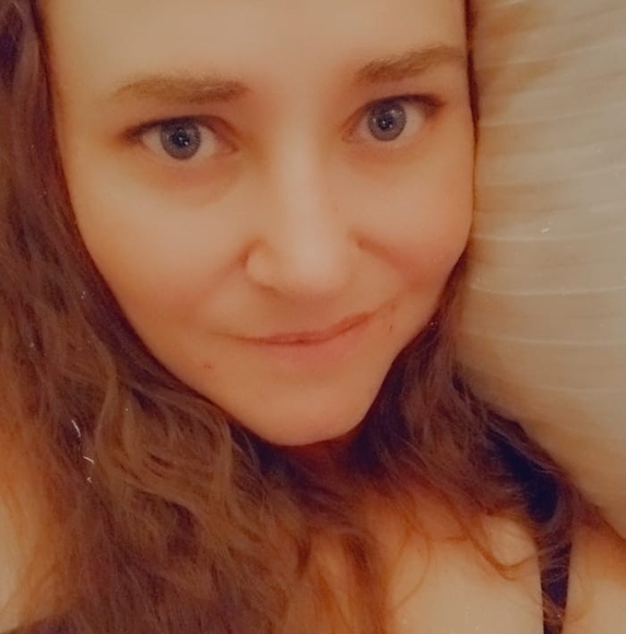 Kellie Ertz - Poshmark Profile Picture of Kellie Ertz (@varnertz) on Poshmark